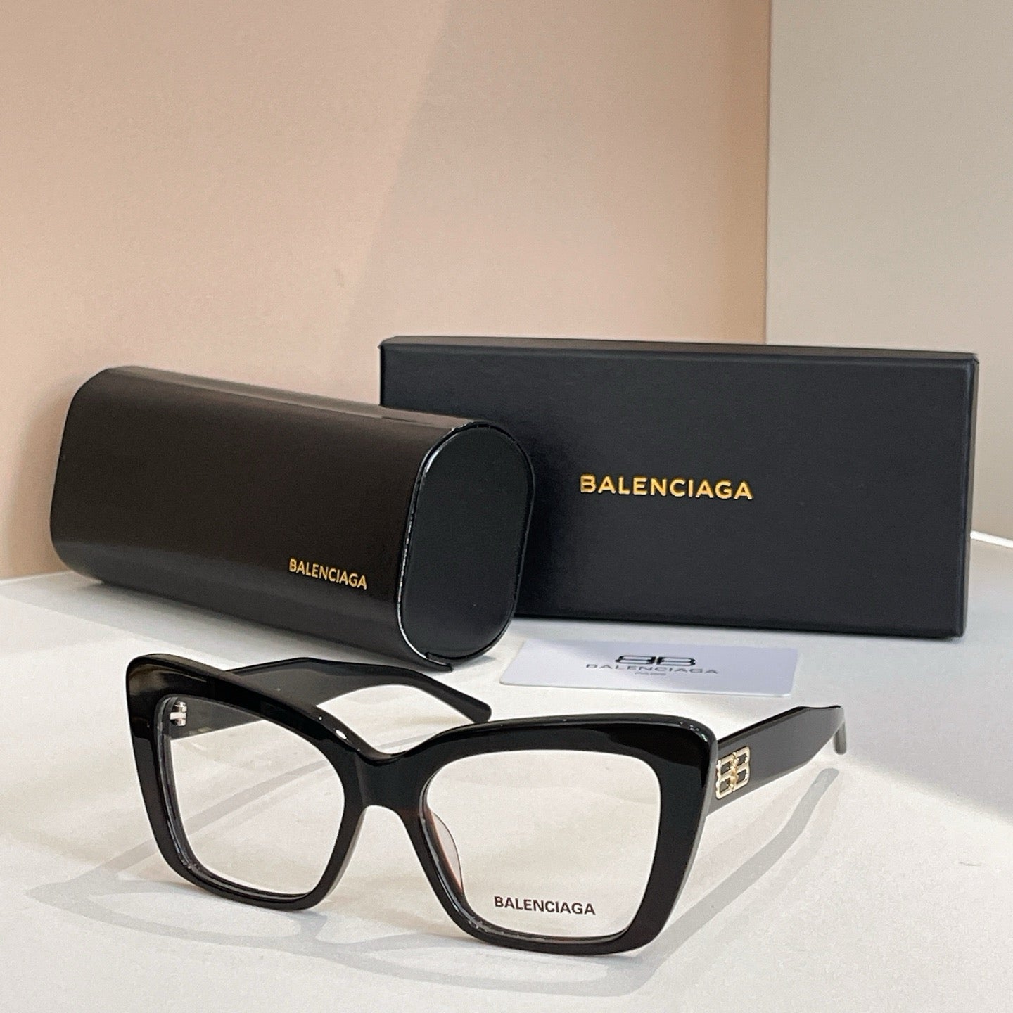 نظارة شمسية متعددة الألوان