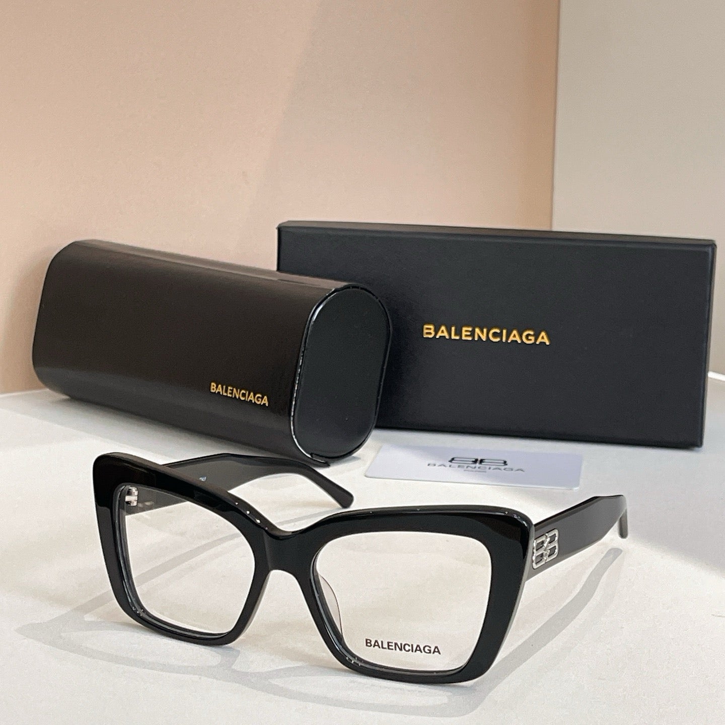 نظارة شمسية متعددة الألوان