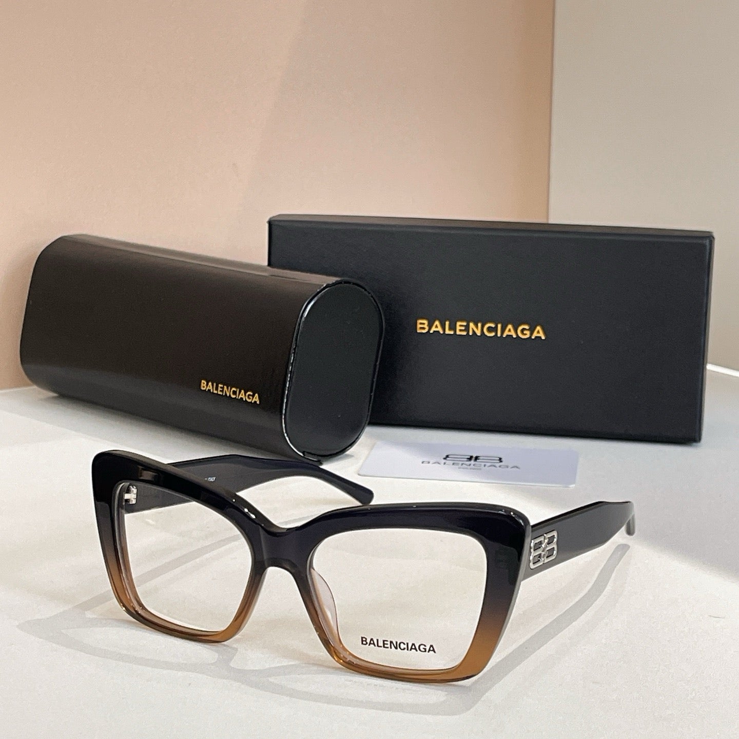 نظارة شمسية متعددة الألوان