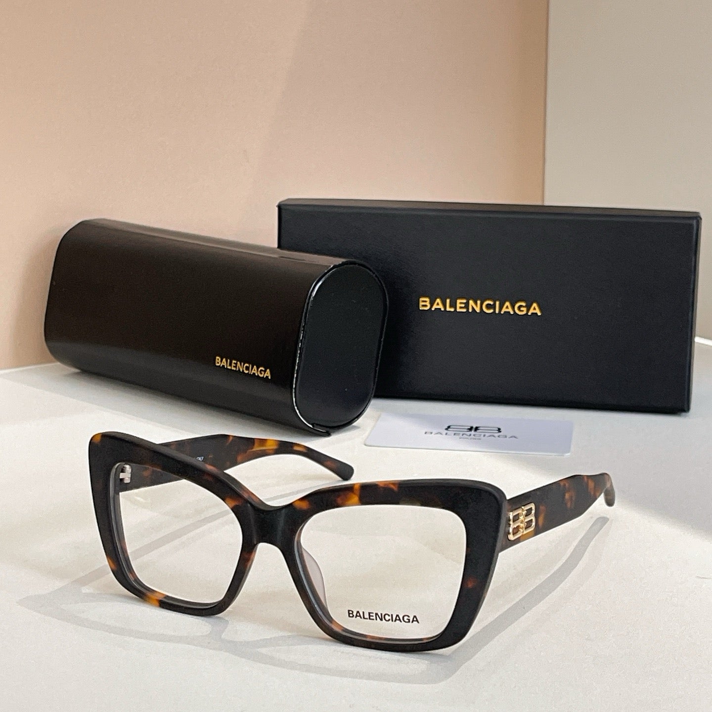 نظارة شمسية متعددة الألوان