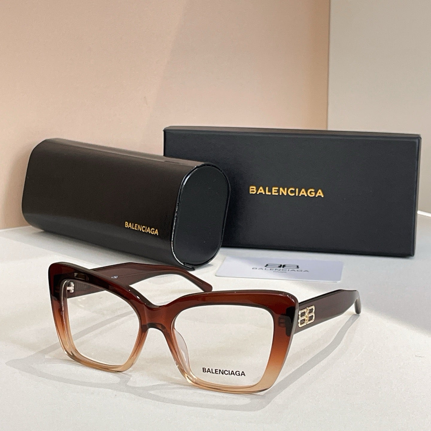 نظارة شمسية متعددة الألوان