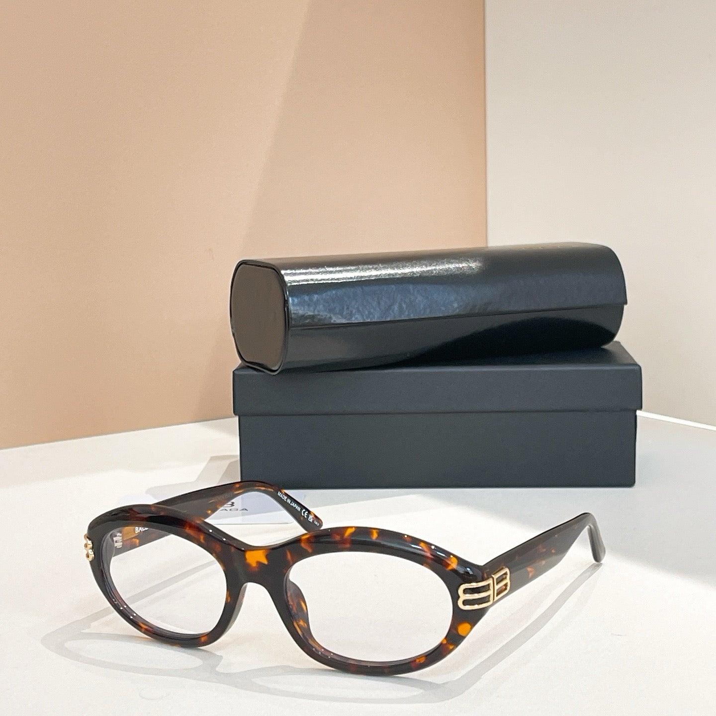 نظارة شمسية متعددة الألوان