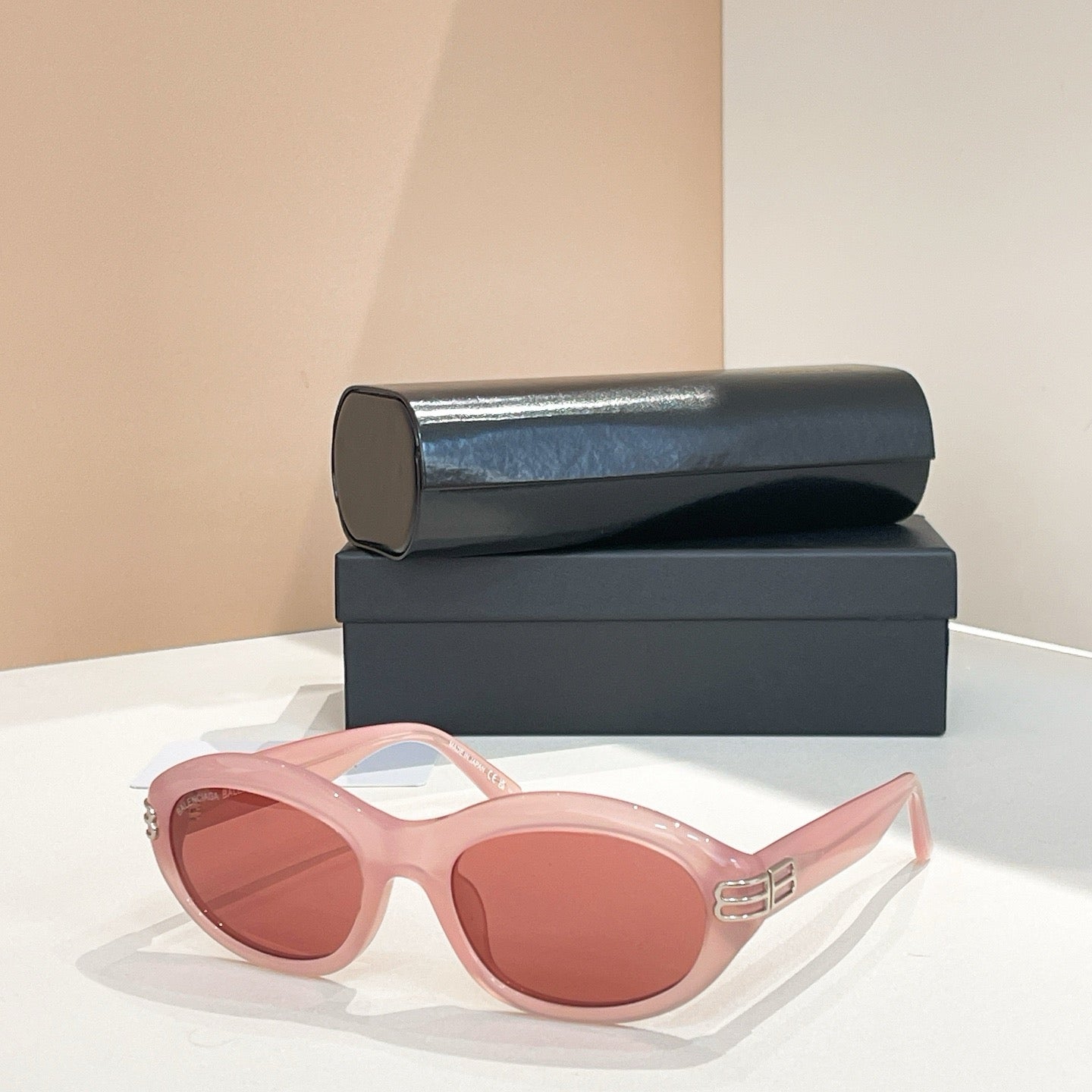 نظارة شمسية متعددة الألوان