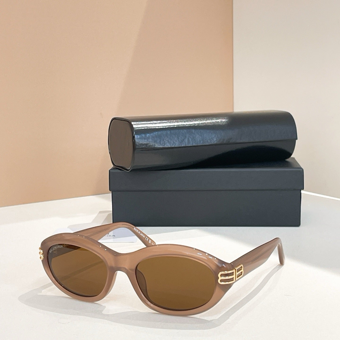 نظارة شمسية متعددة الألوان