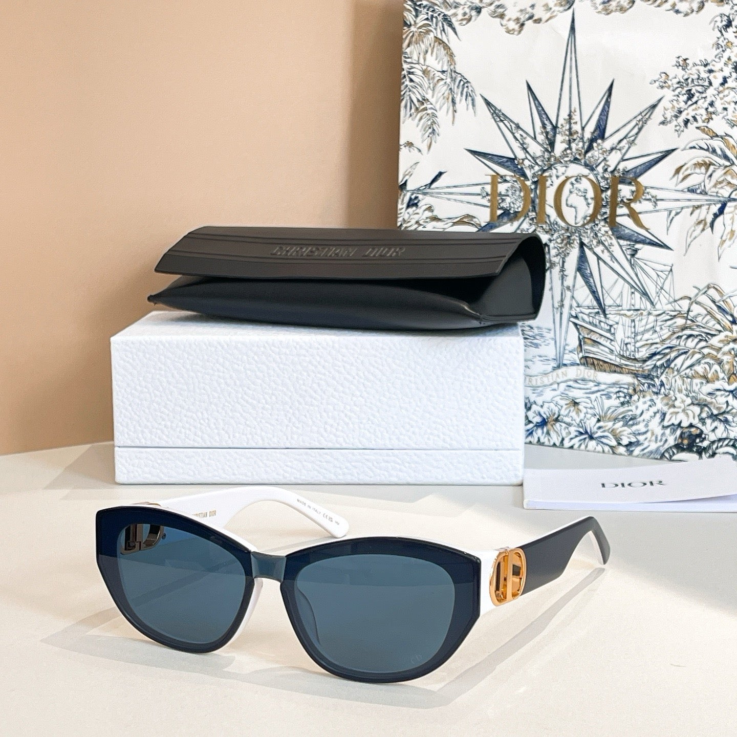 نظارة شمسية متعددة الألوان