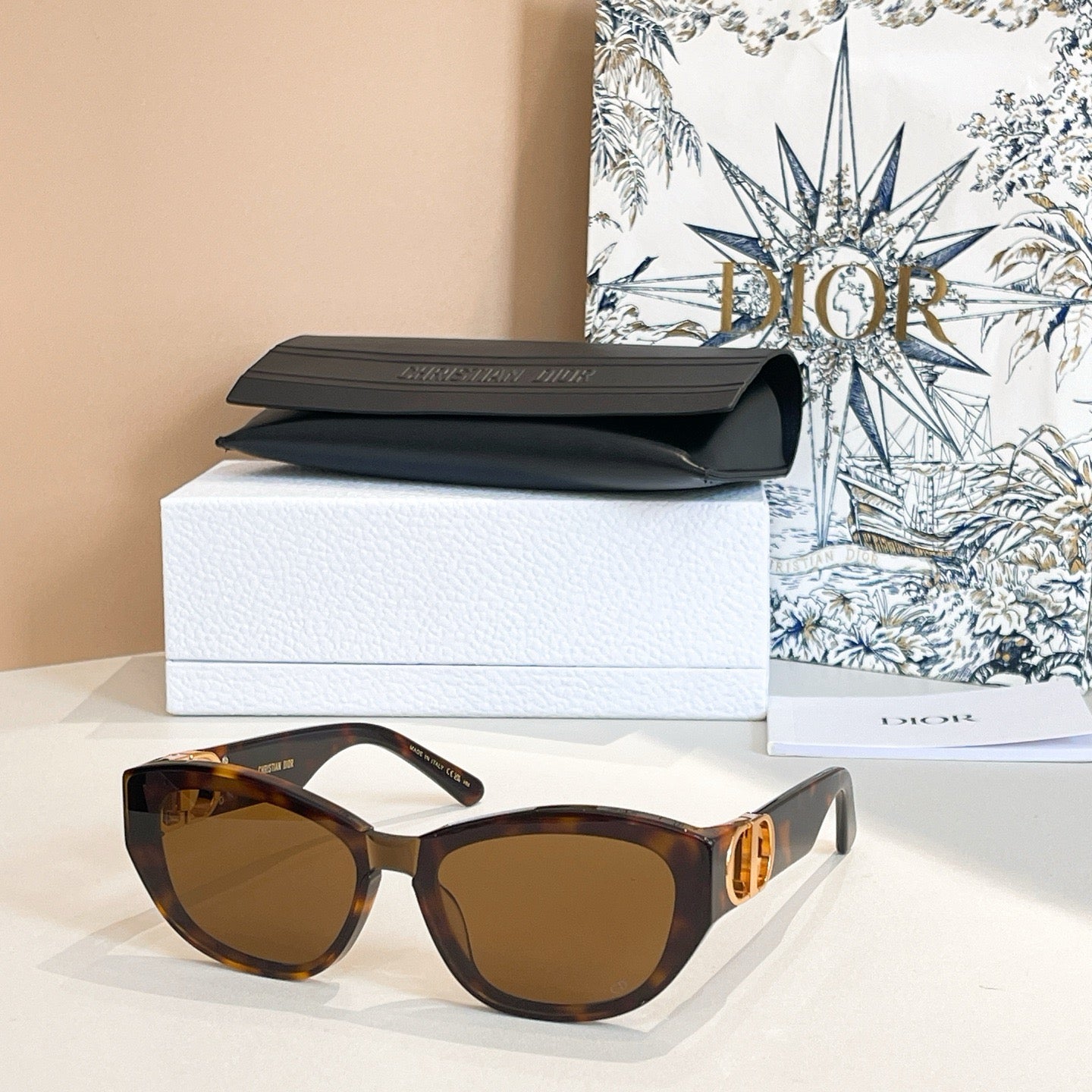 نظارة شمسية متعددة الألوان