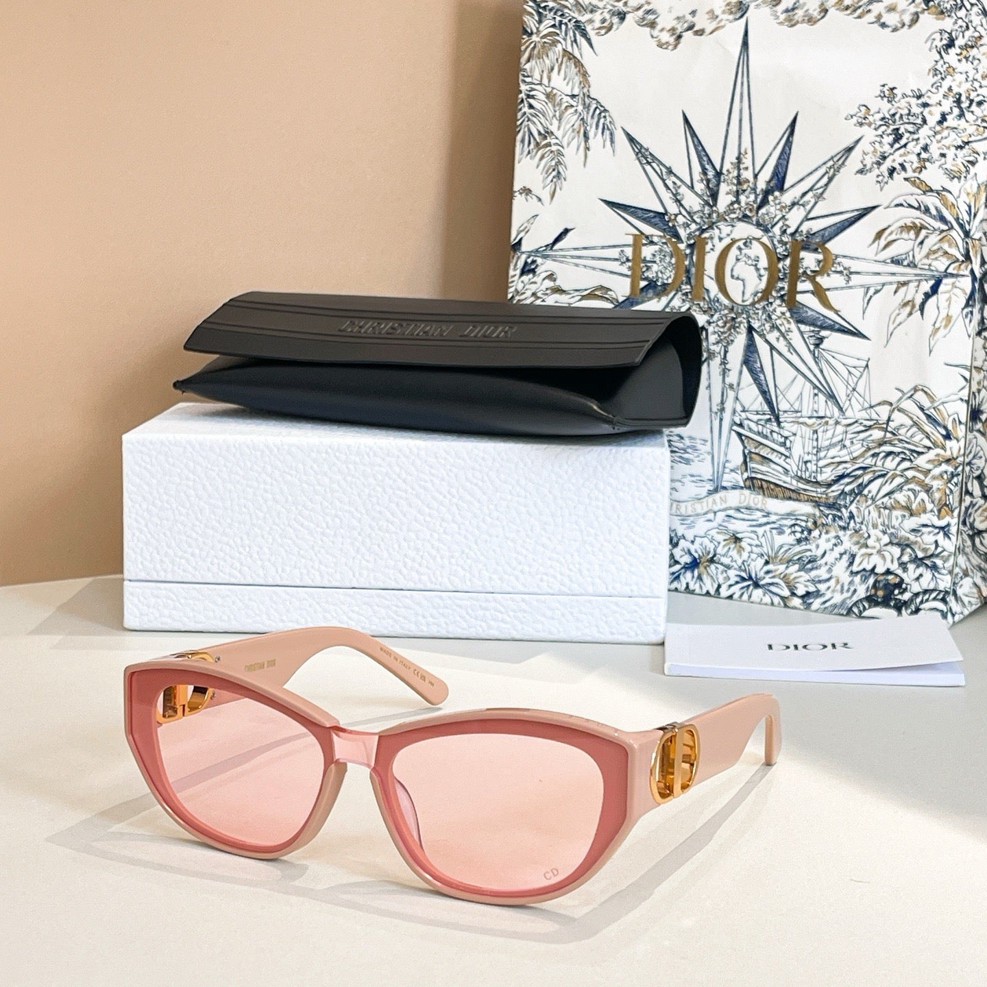 نظارة شمسية متعددة الألوان