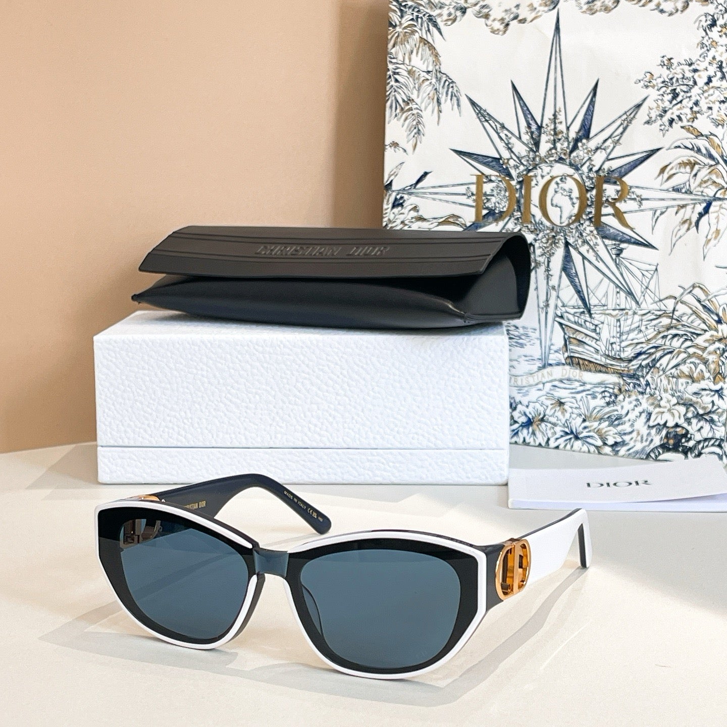 نظارة شمسية متعددة الألوان