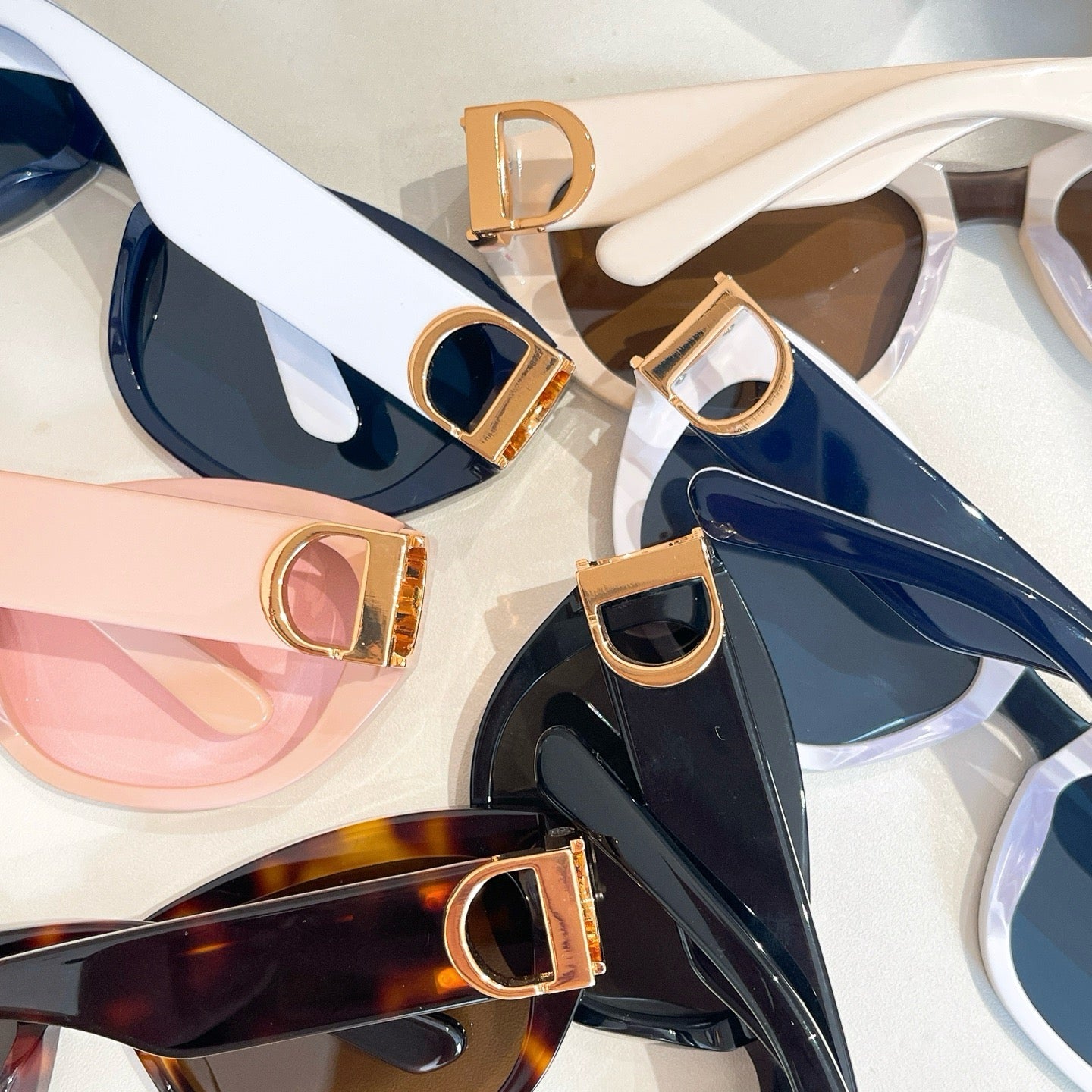 نظارة شمسية متعددة الألوان