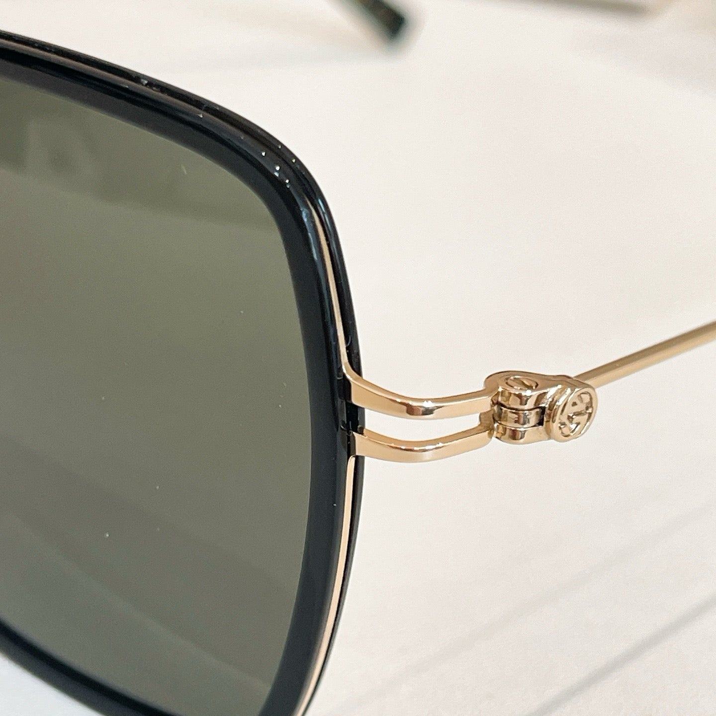 نظارة شمسية متعددة الألوان