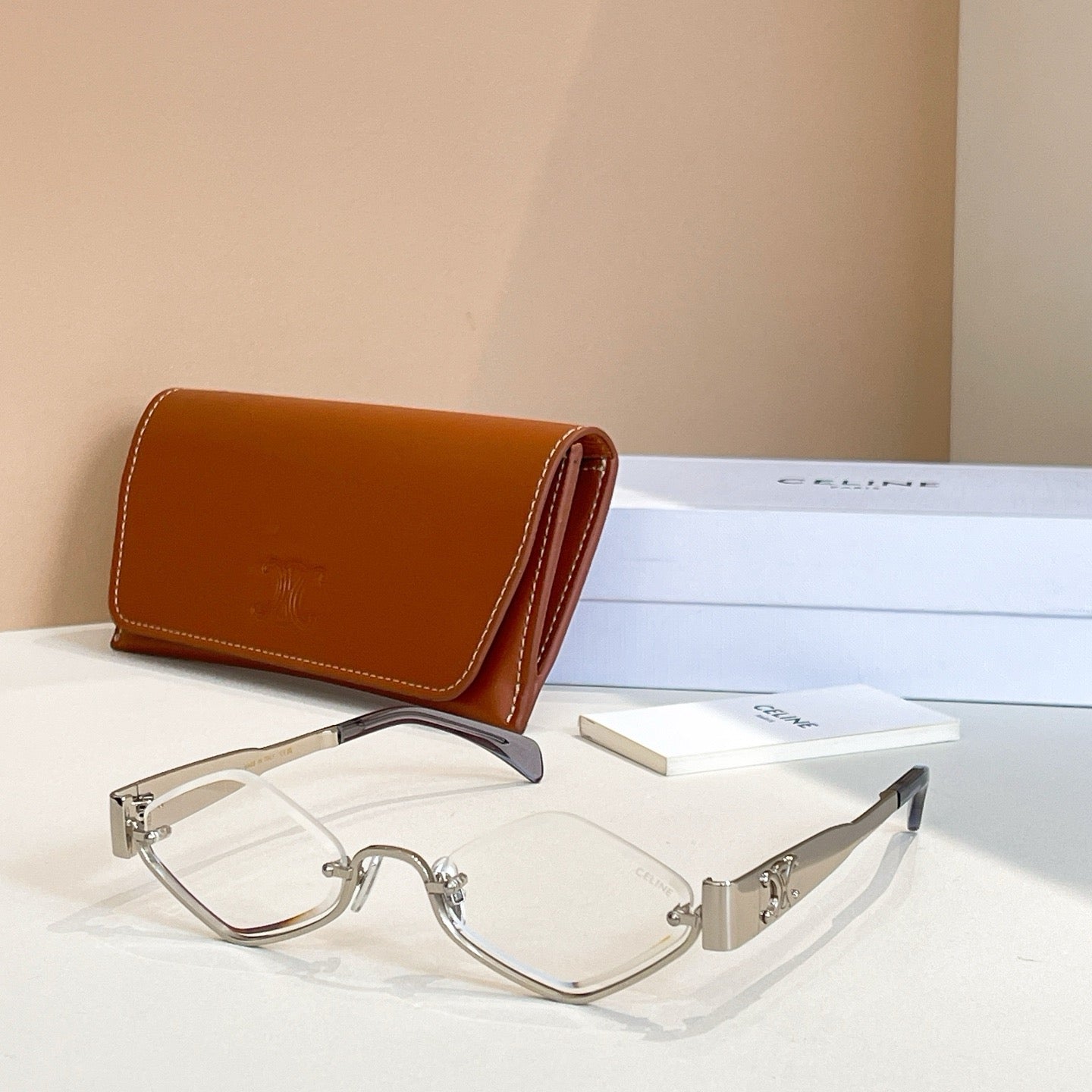 نظارة شمسية متعددة الألوان