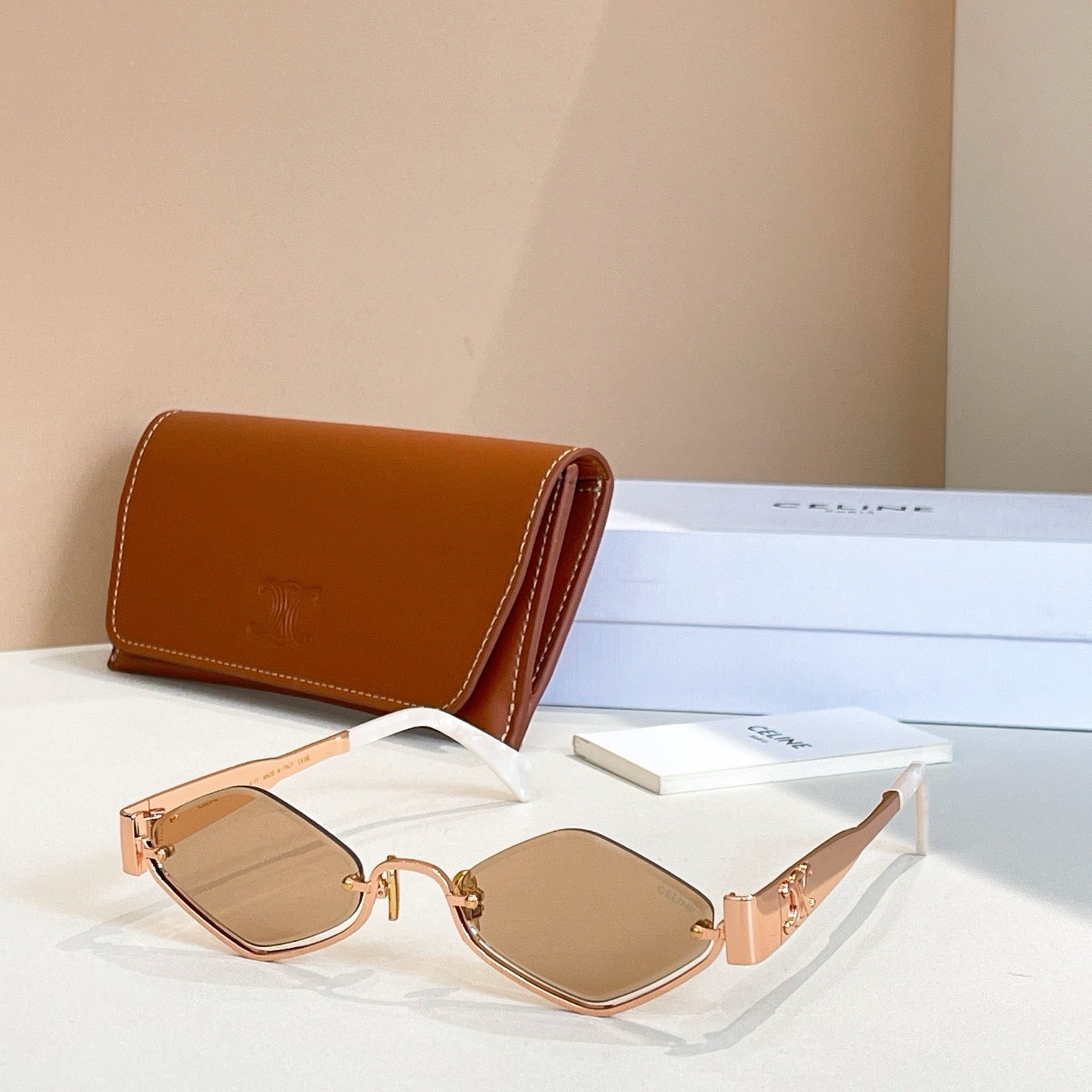 نظارة شمسية متعددة الألوان