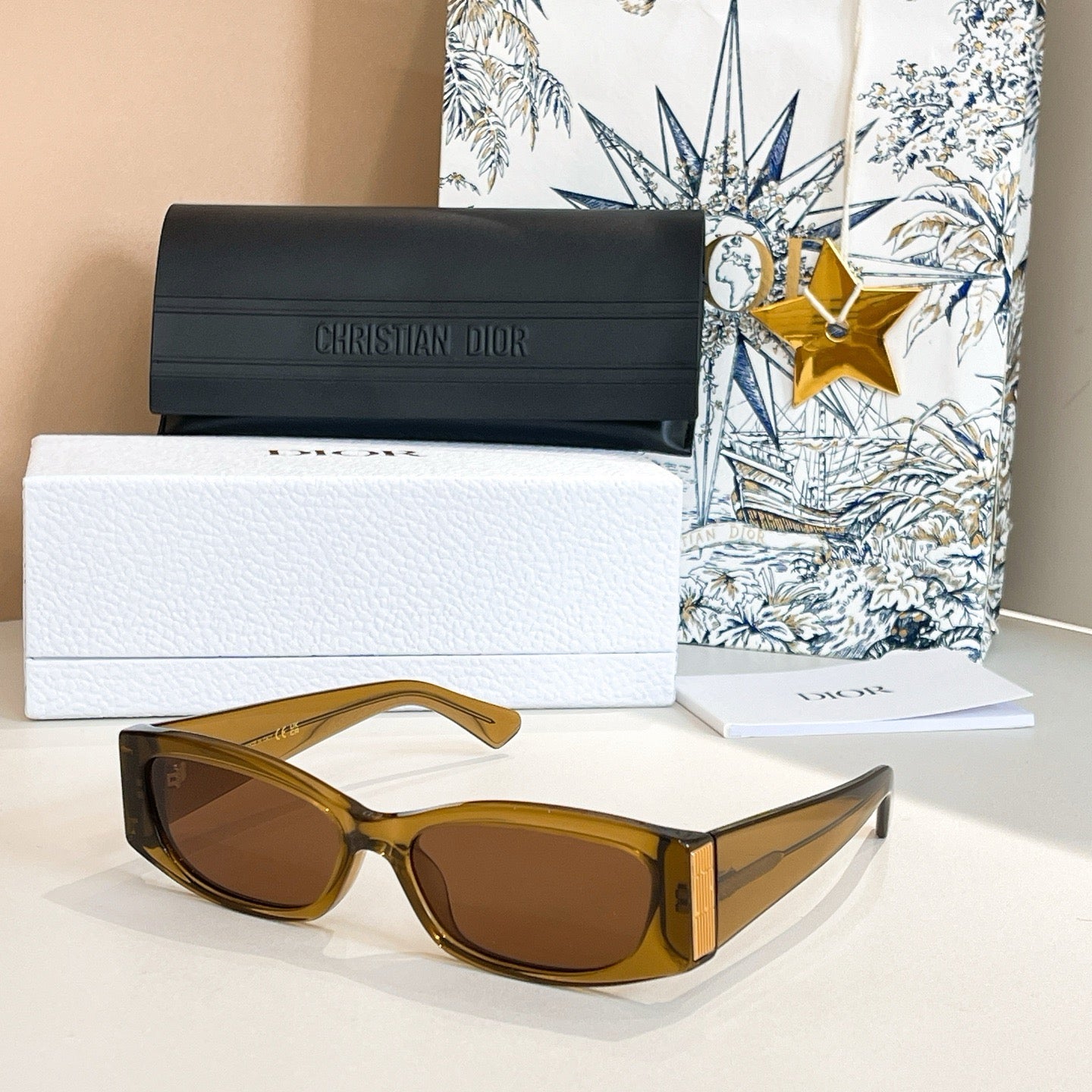 نظارة شمسية متعددة الألوان