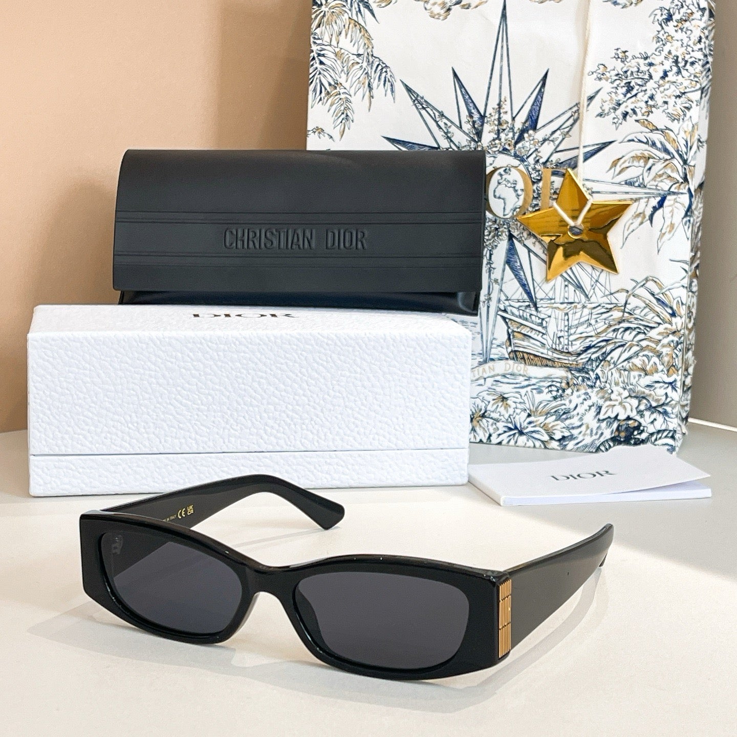 نظارة شمسية متعددة الألوان