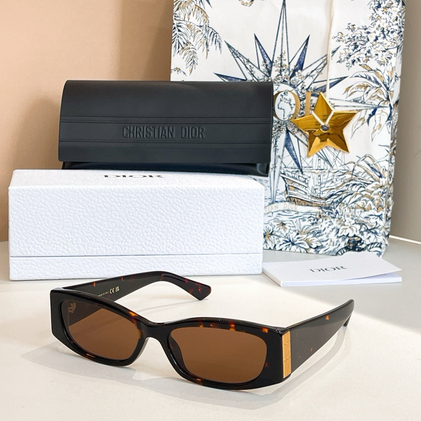 نظارة شمسية متعددة الألوان