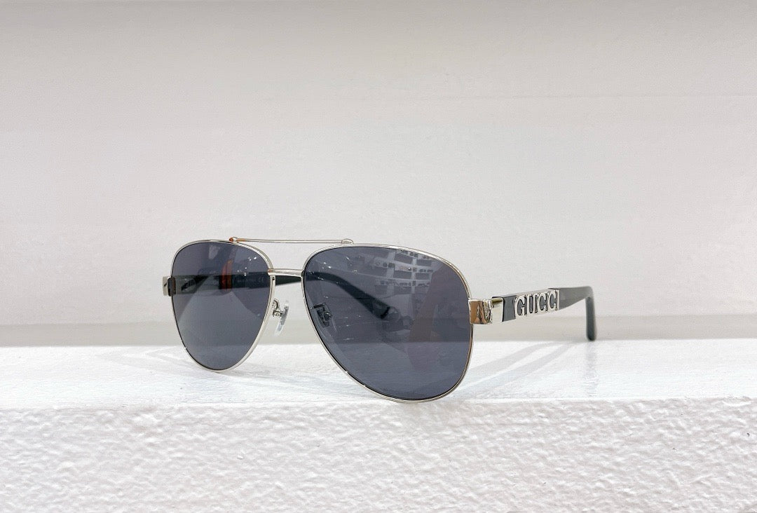 Mehrfarbige Sonnenbrille