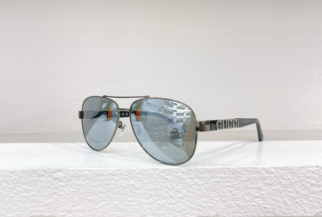 Mehrfarbige Sonnenbrille