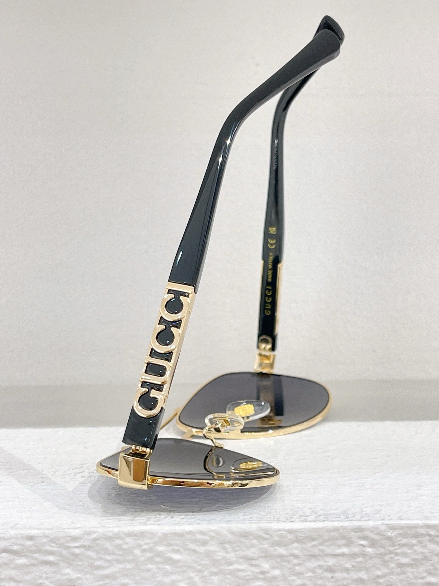 Mehrfarbige Sonnenbrille