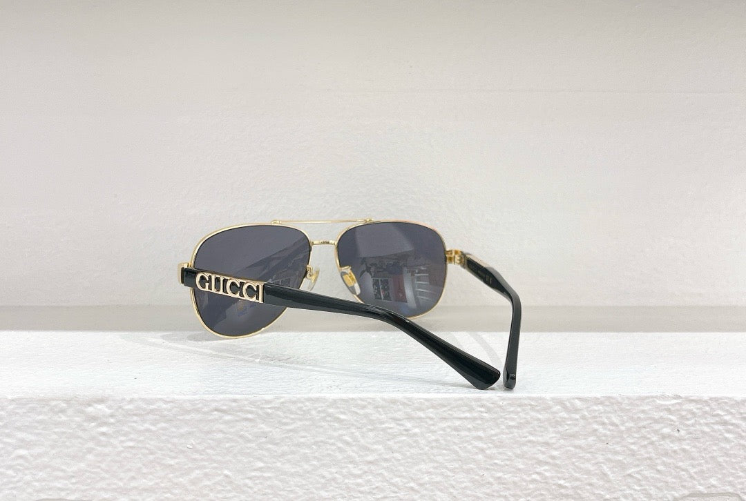 Mehrfarbige Sonnenbrille