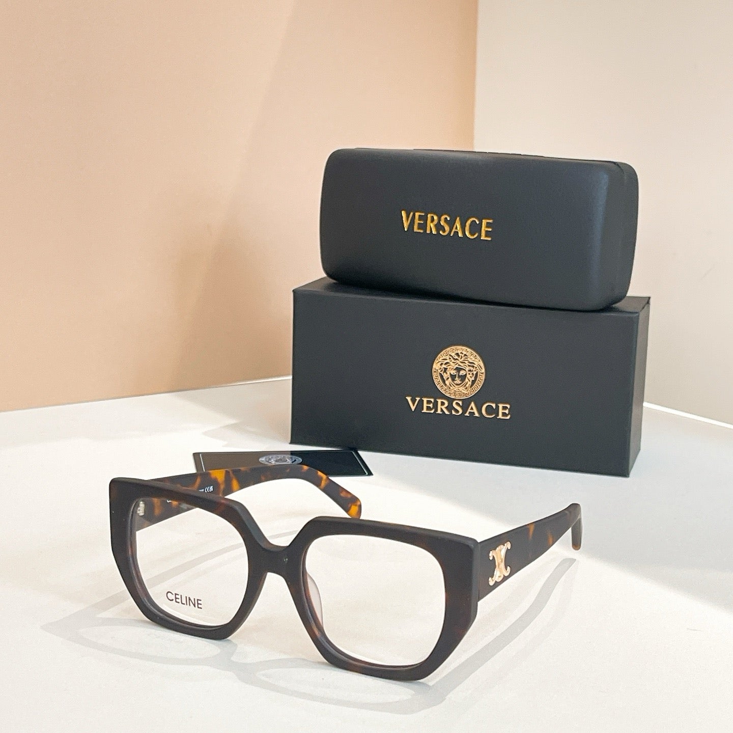 Mehrfarbige Sonnenbrille