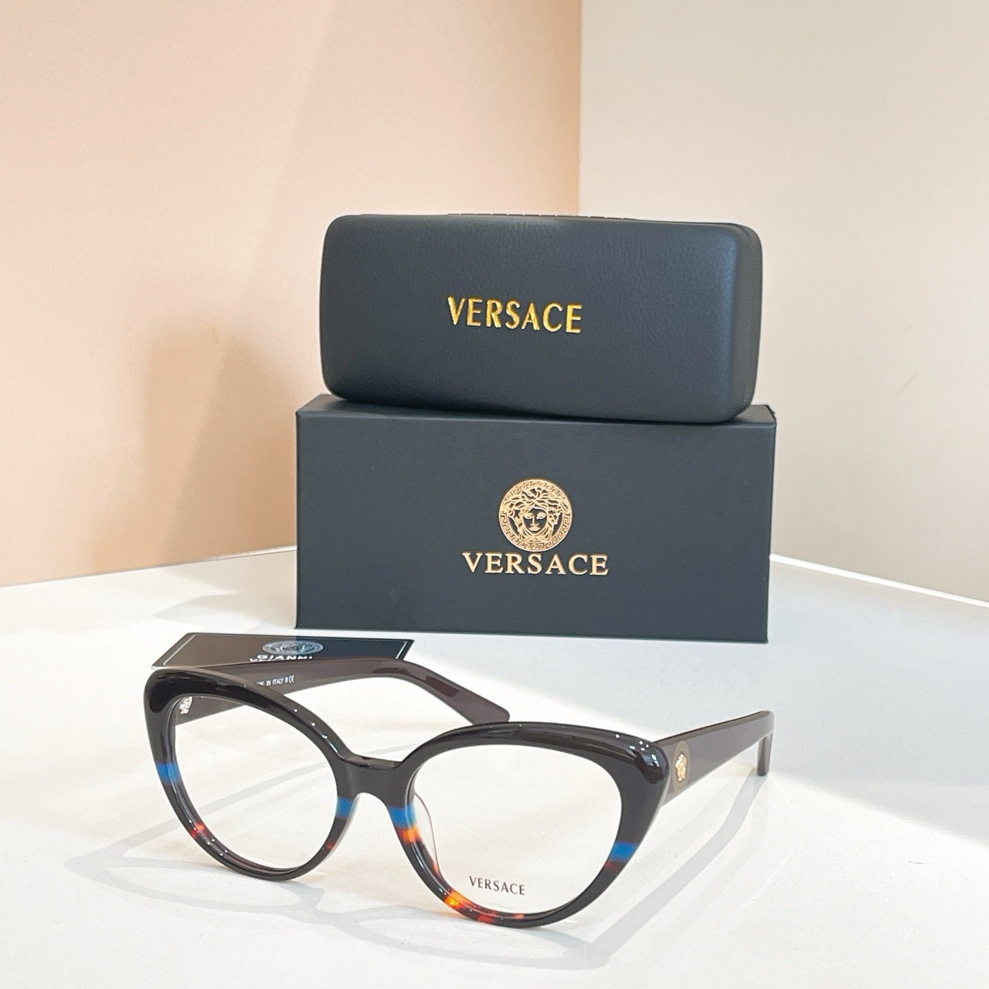 Mehrfarbige Sonnenbrille