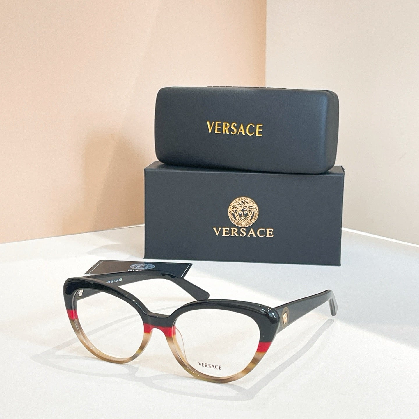 Mehrfarbige Sonnenbrille