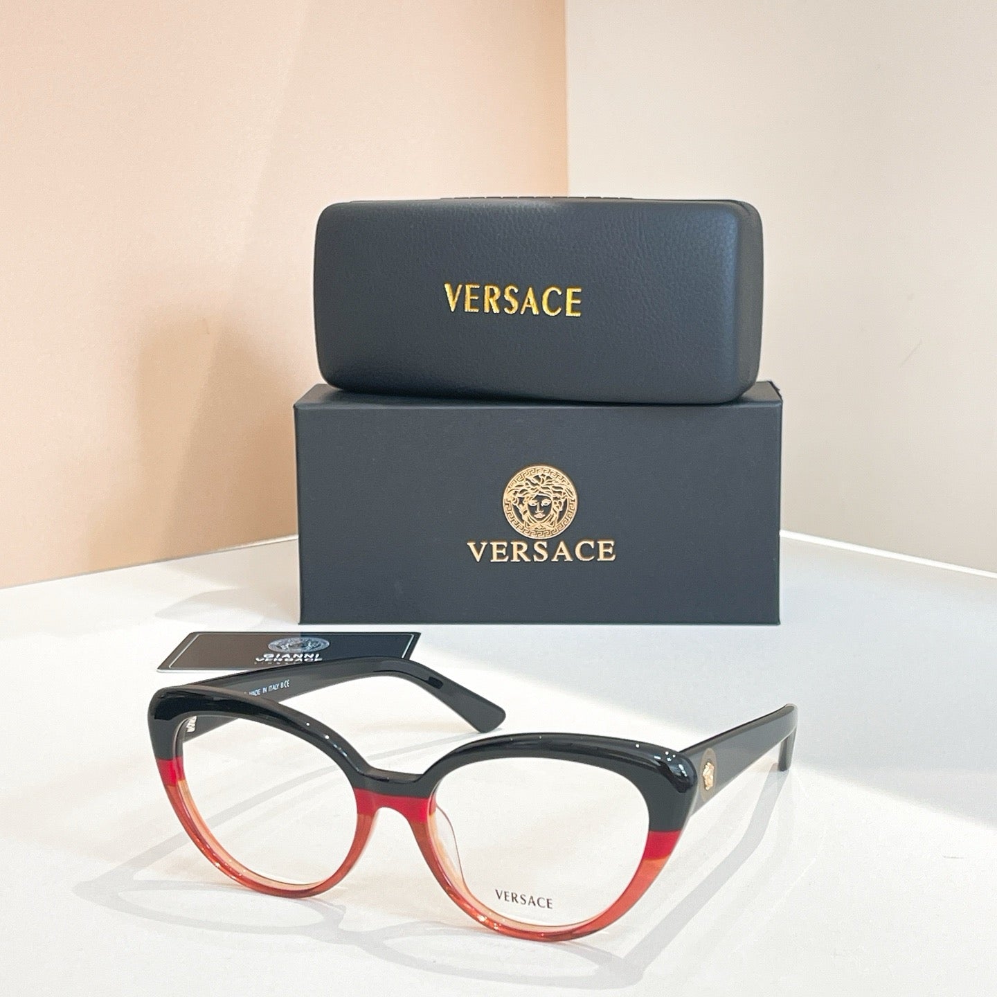 Mehrfarbige Sonnenbrille