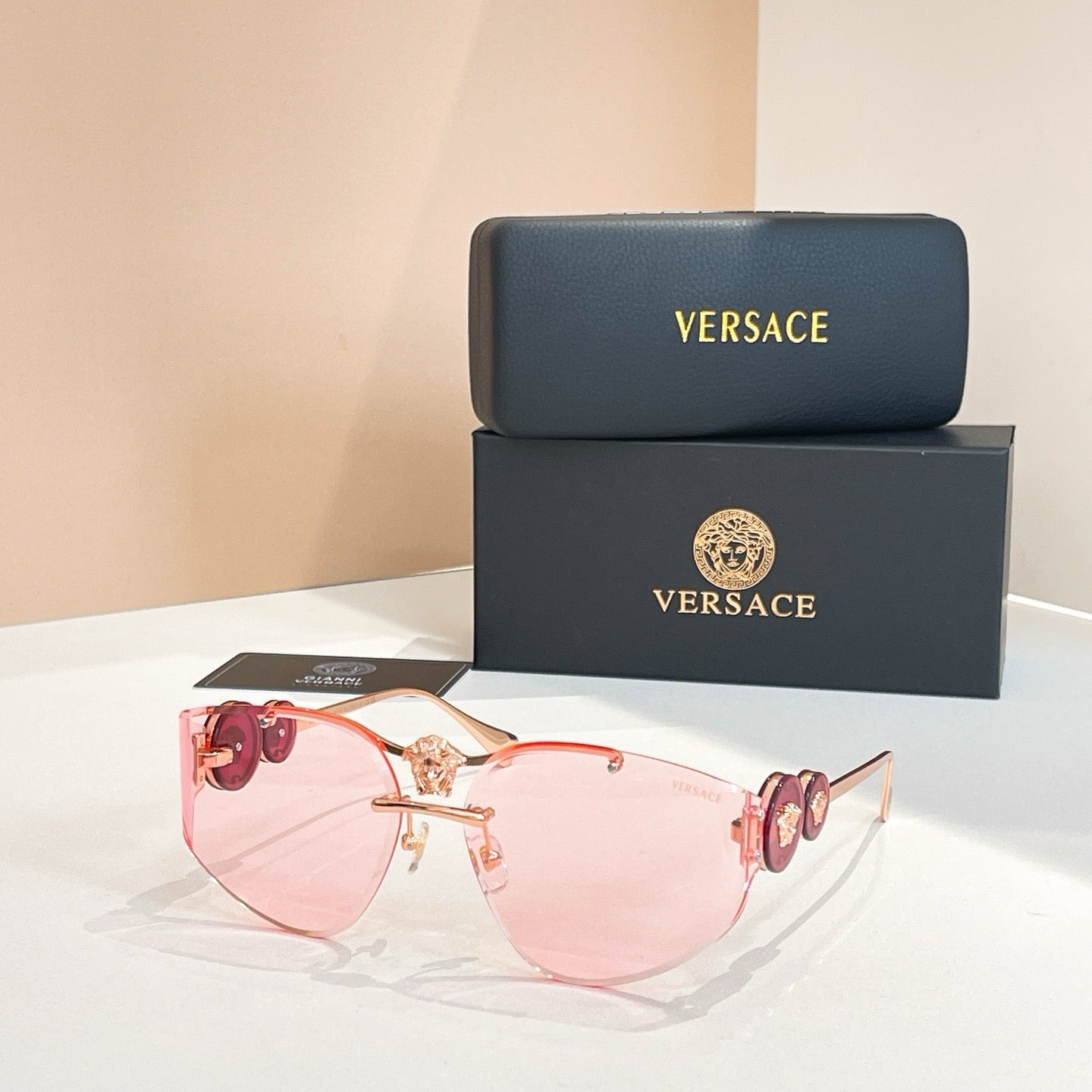 نظارة شمسية متعددة الألوان