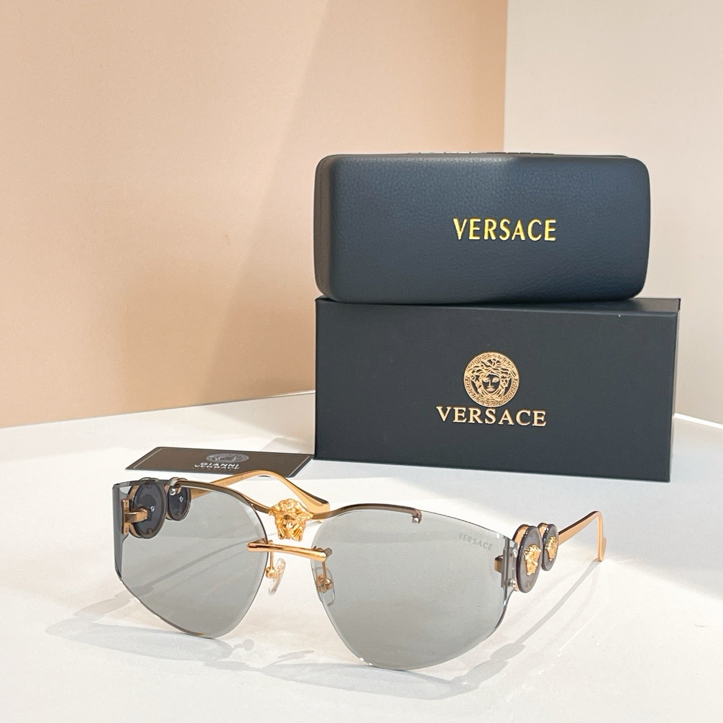 نظارة شمسية متعددة الألوان