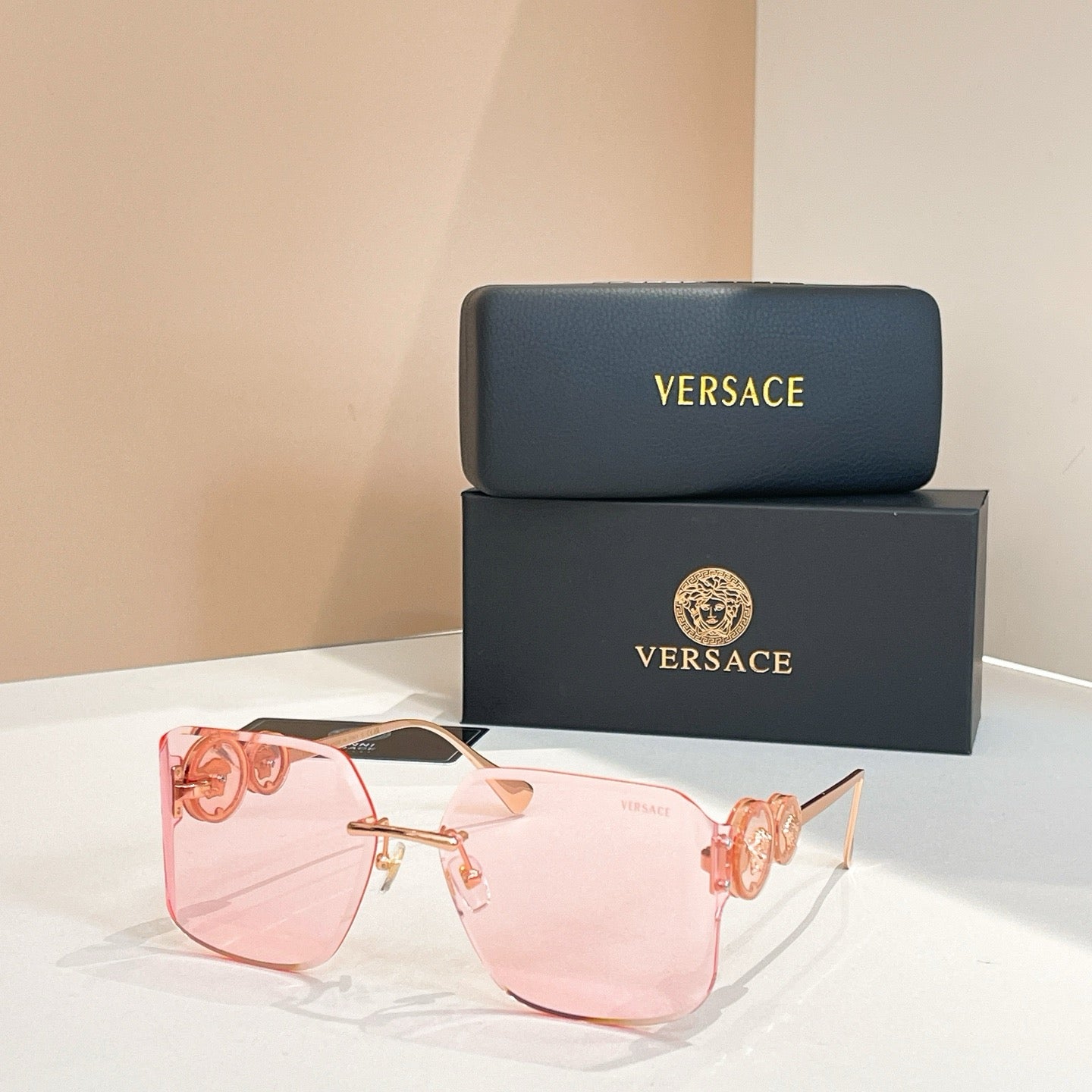 Mehrfarbige Sonnenbrille