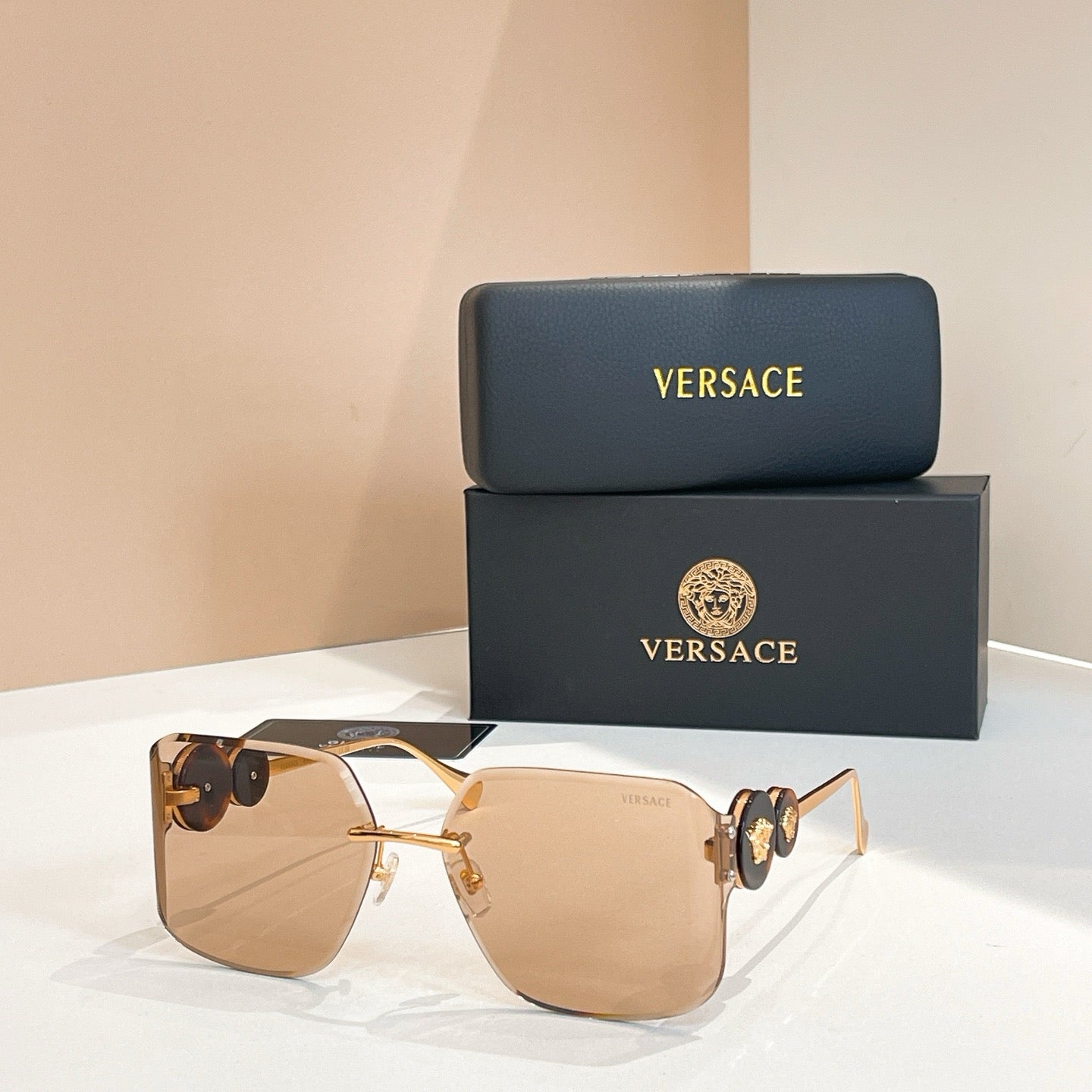 Mehrfarbige Sonnenbrille