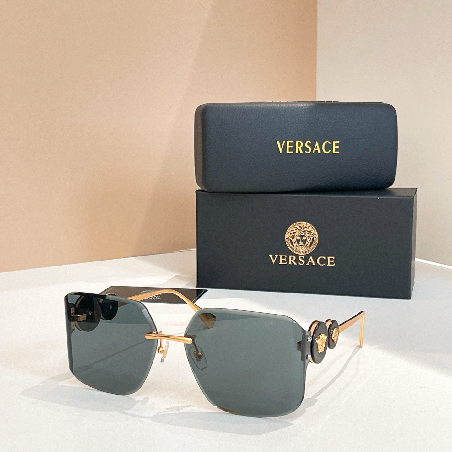 Mehrfarbige Sonnenbrille