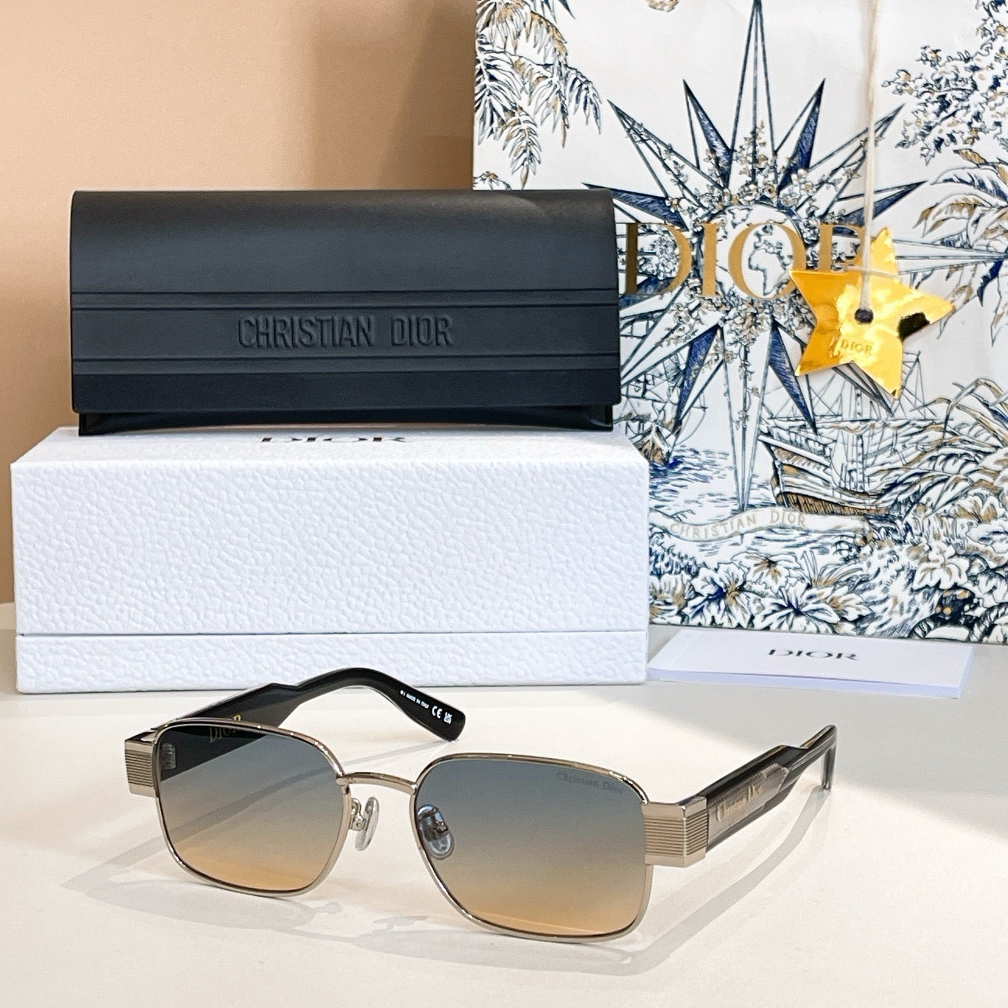 نظارة شمسية متعددة الألوان