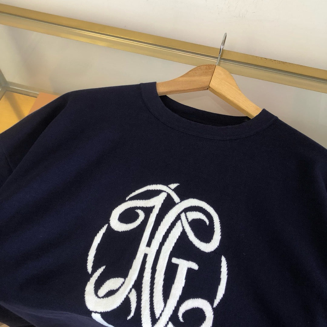 Dunkelblaues T-Shirt