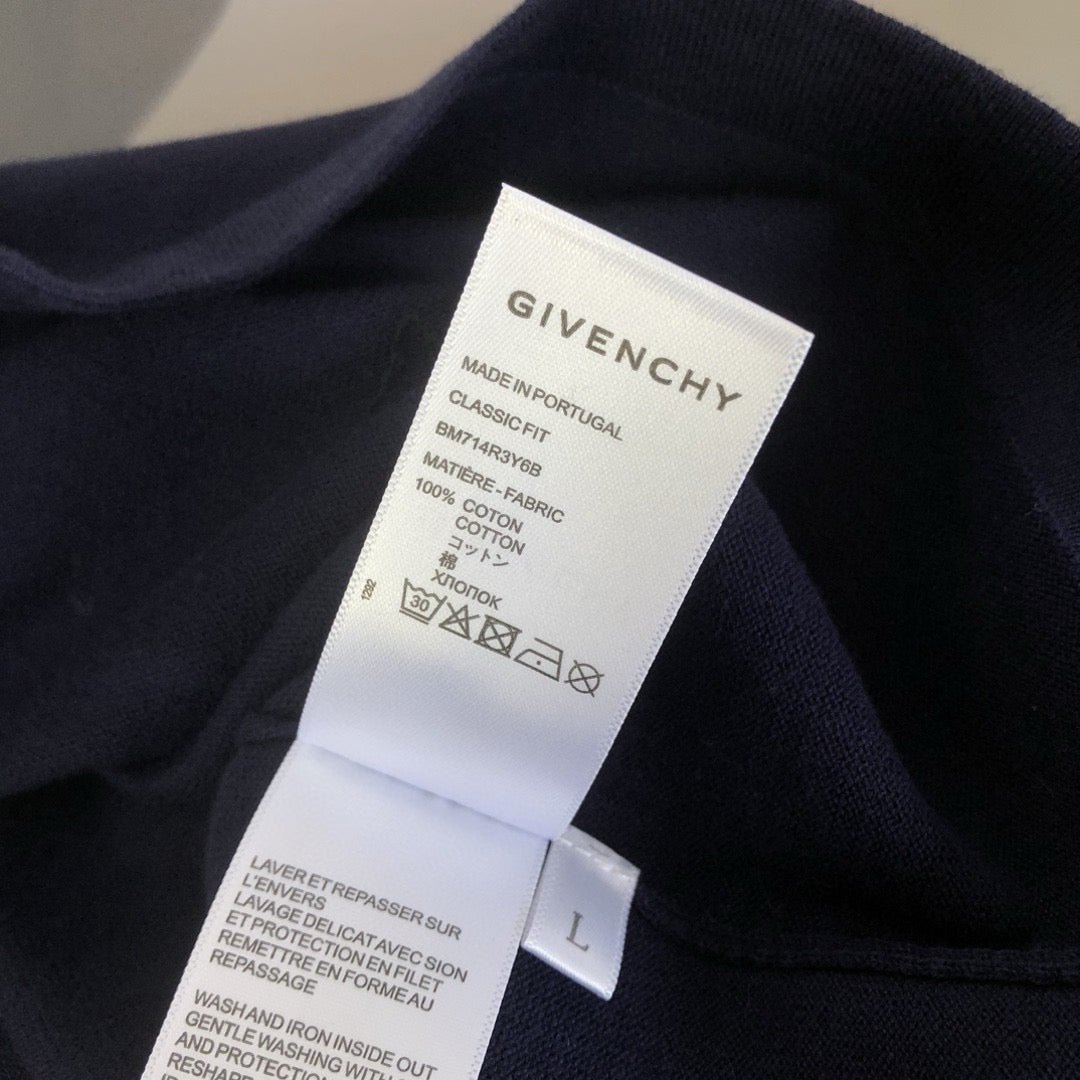 Dunkelblaues T-Shirt