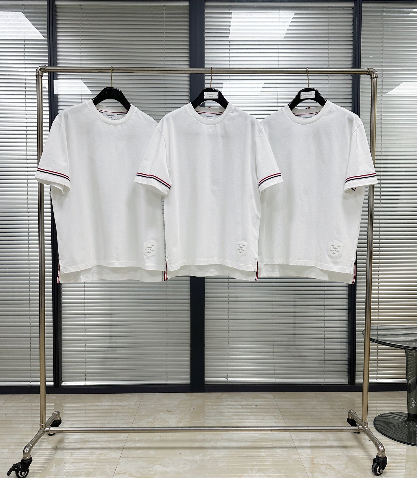 تي شيرت متعدد الألوان