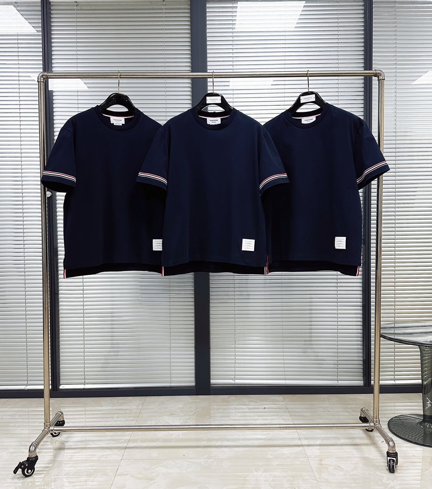 تي شيرت متعدد الألوان