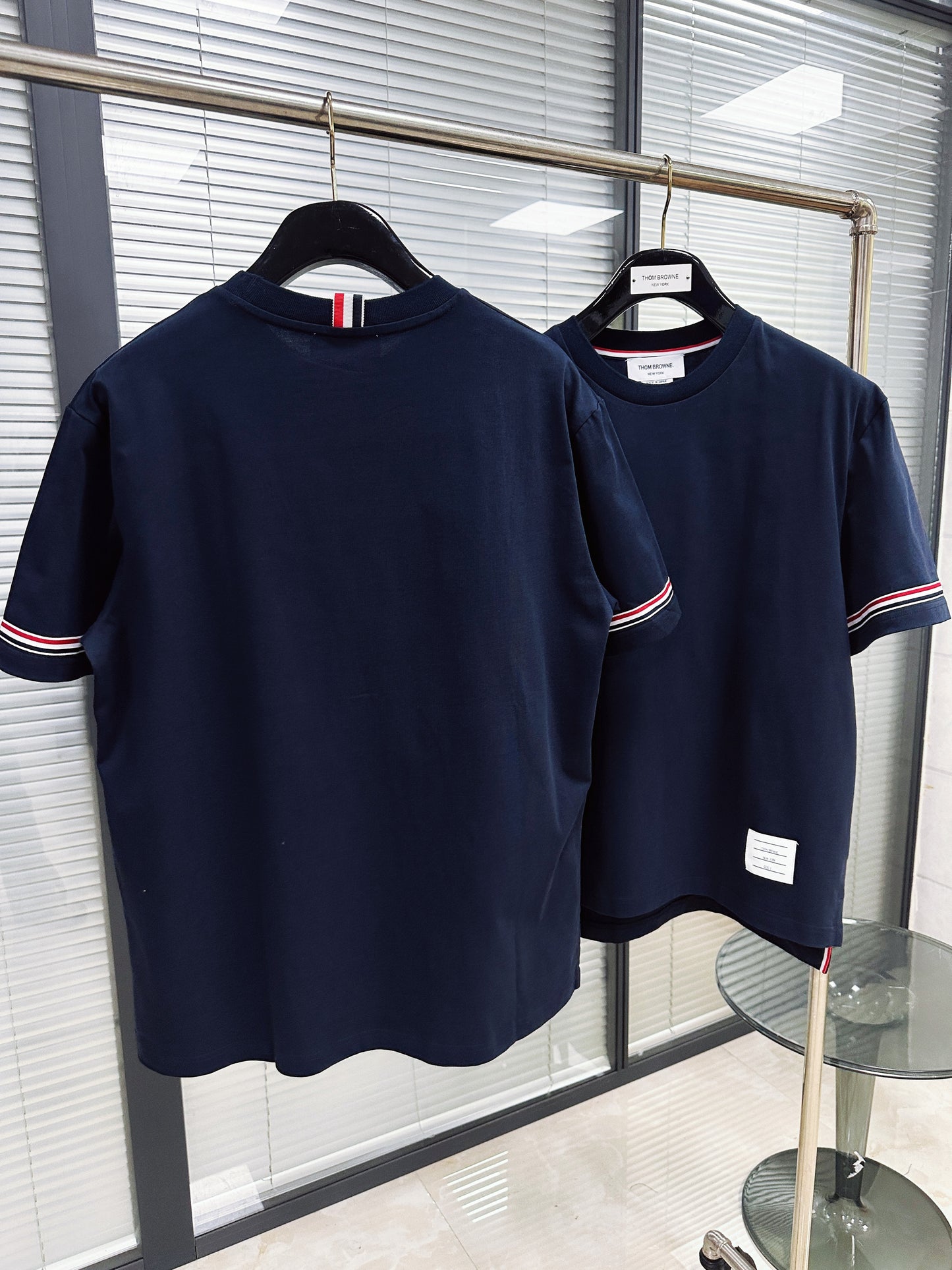 تي شيرت متعدد الألوان