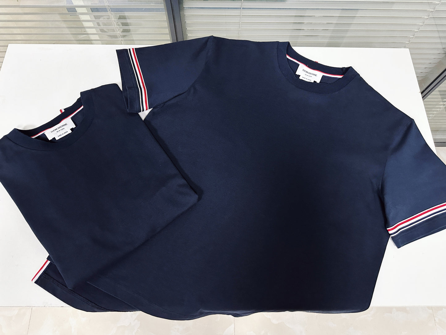 تي شيرت متعدد الألوان