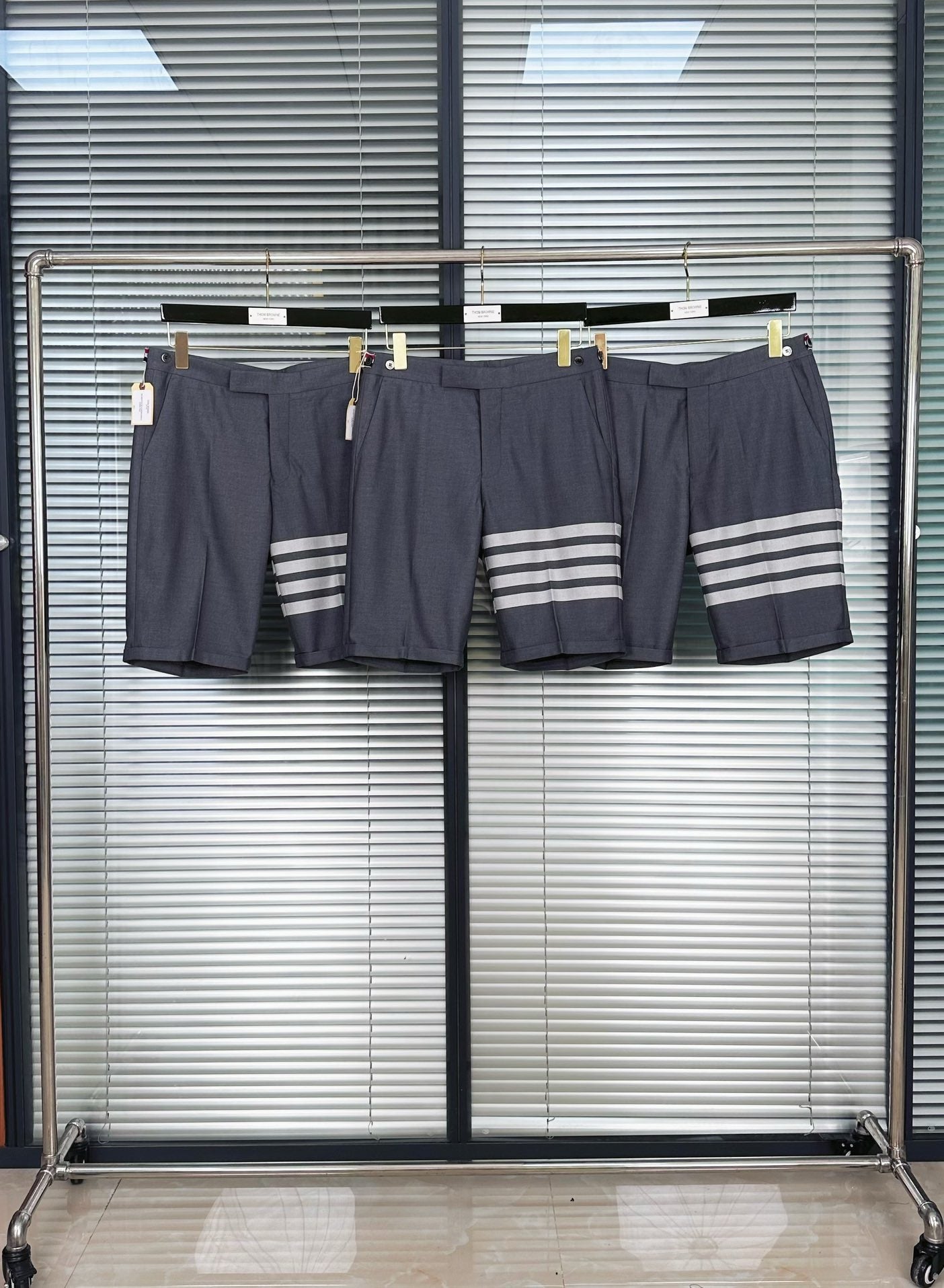 Graue Shorts