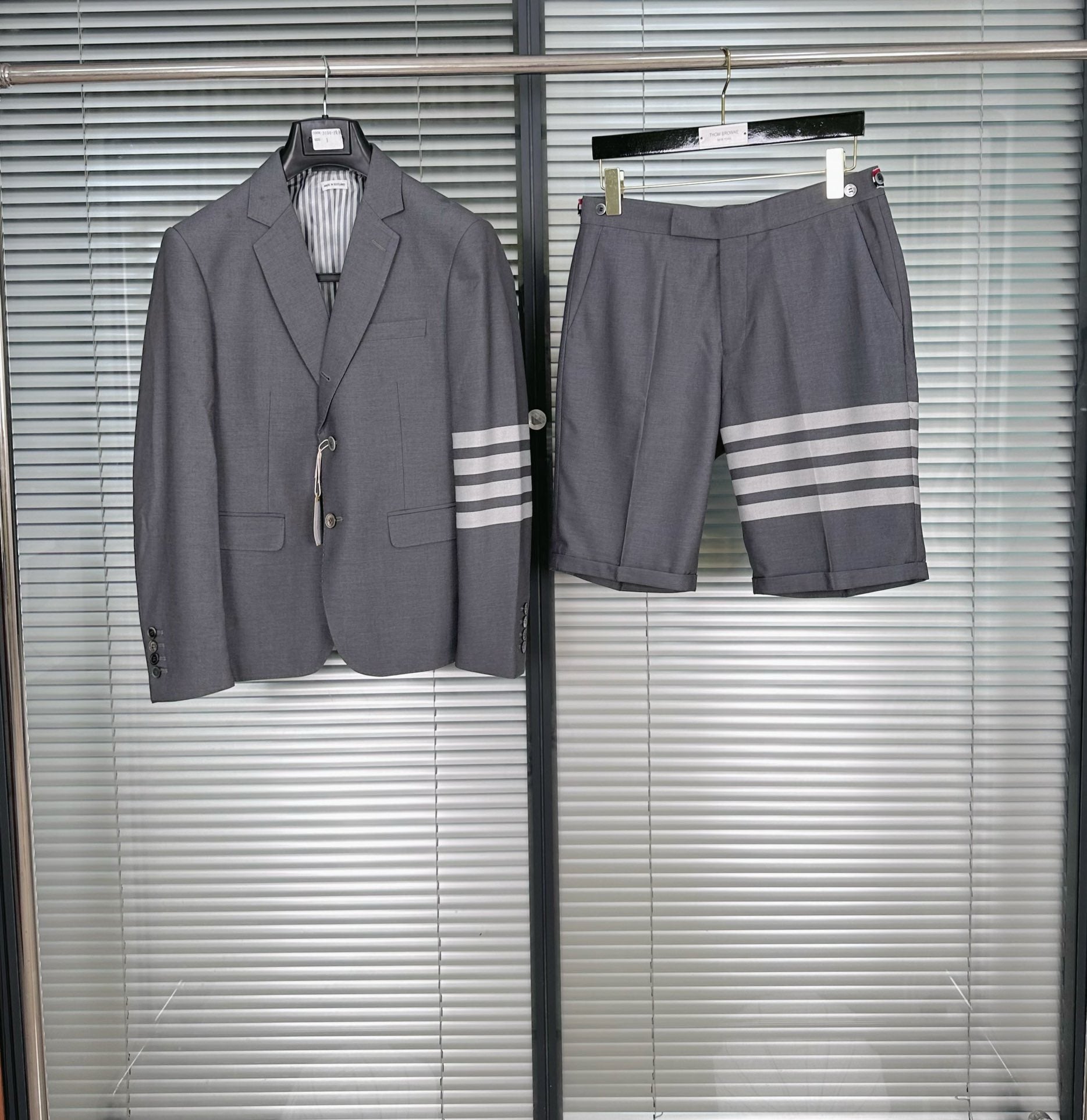 Graue Shorts
