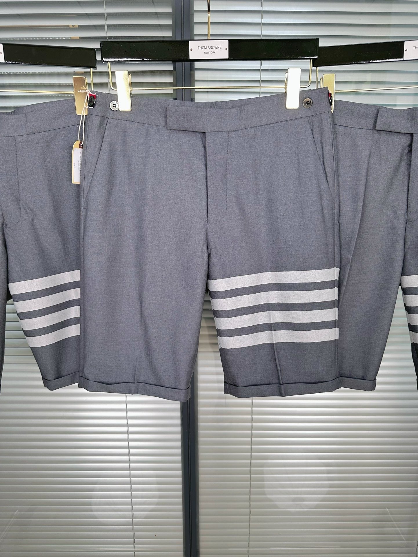 Graue Shorts