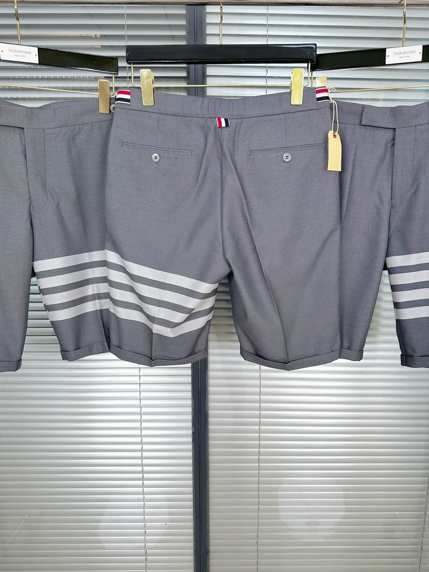 Graue Shorts