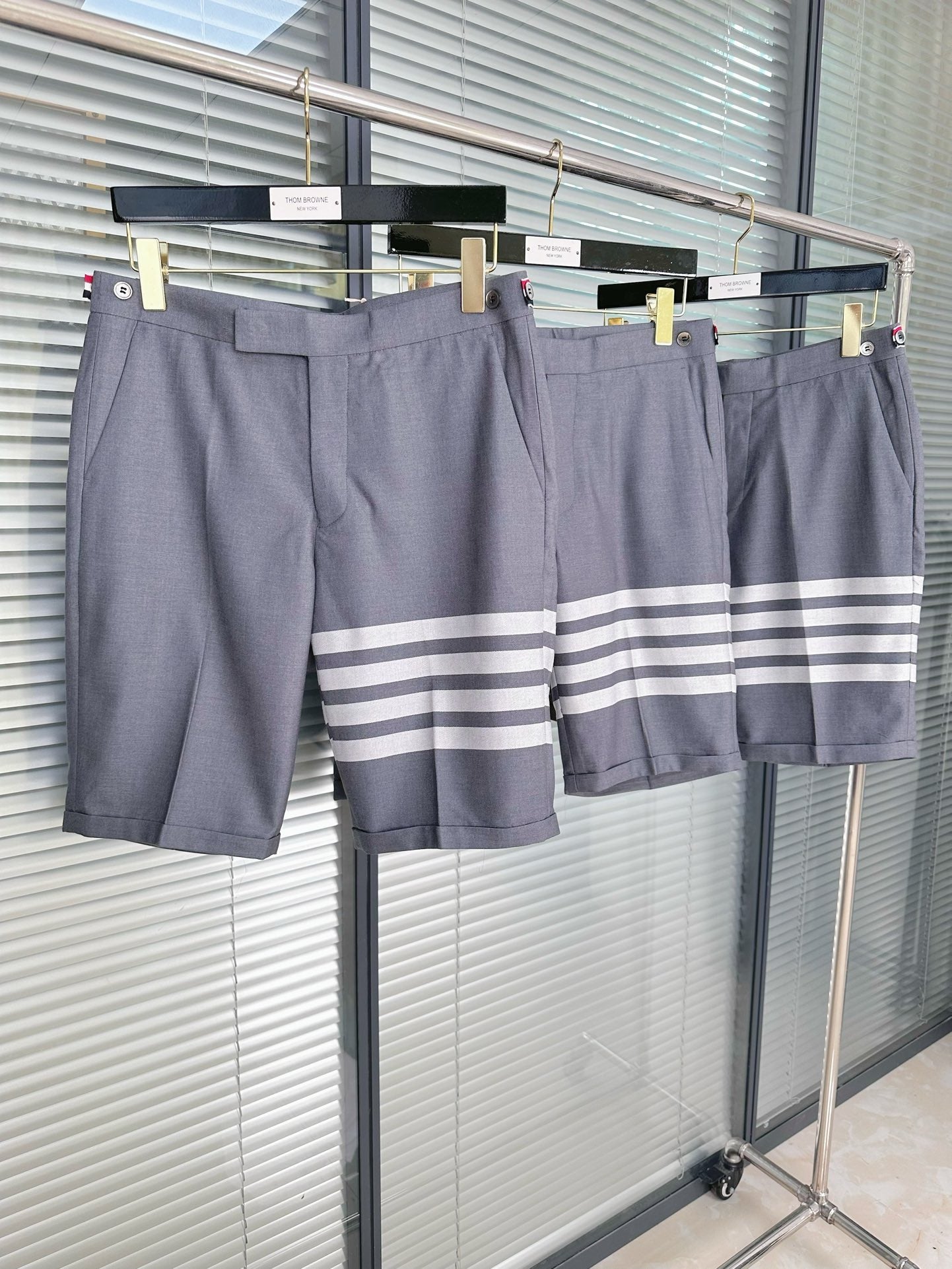 Graue Shorts