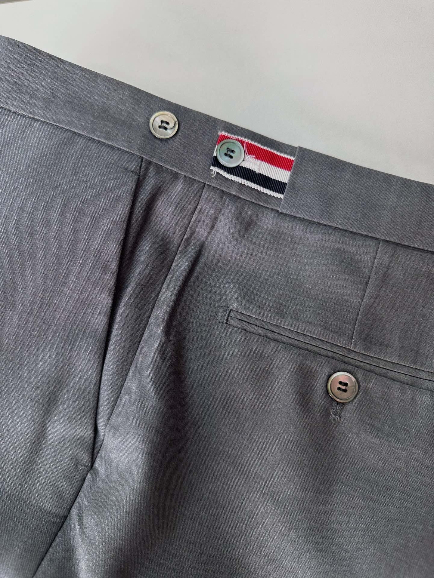 Graue Shorts