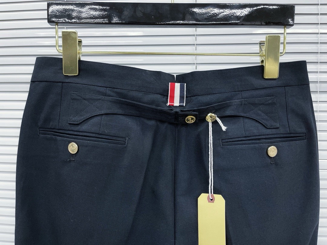 Schwarze und graue Hose