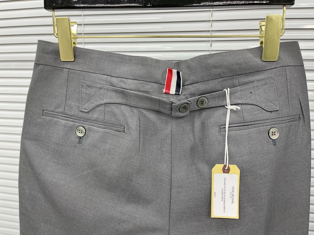 Schwarze und graue Hose