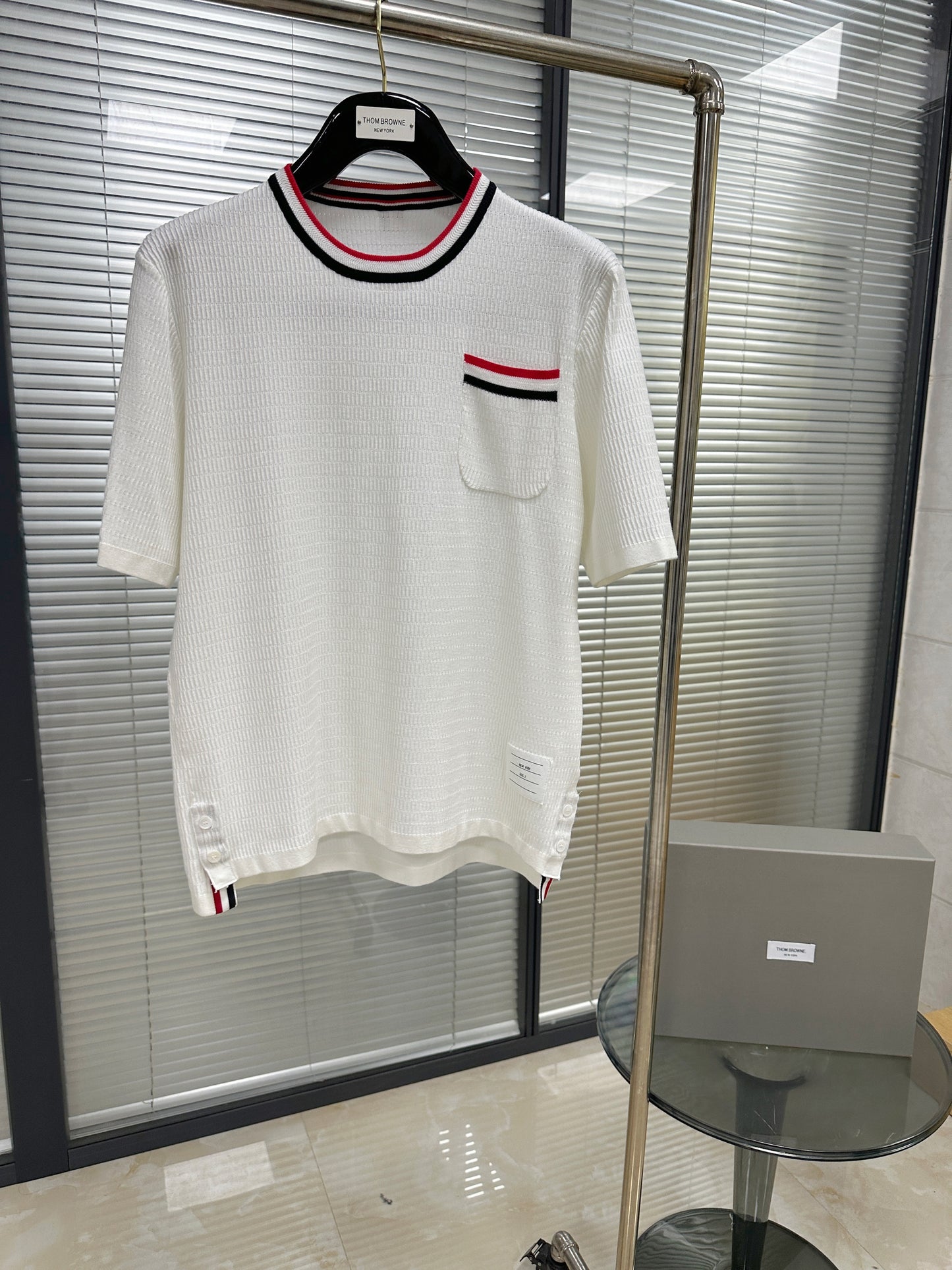 تي شيرت متعدد الألوان