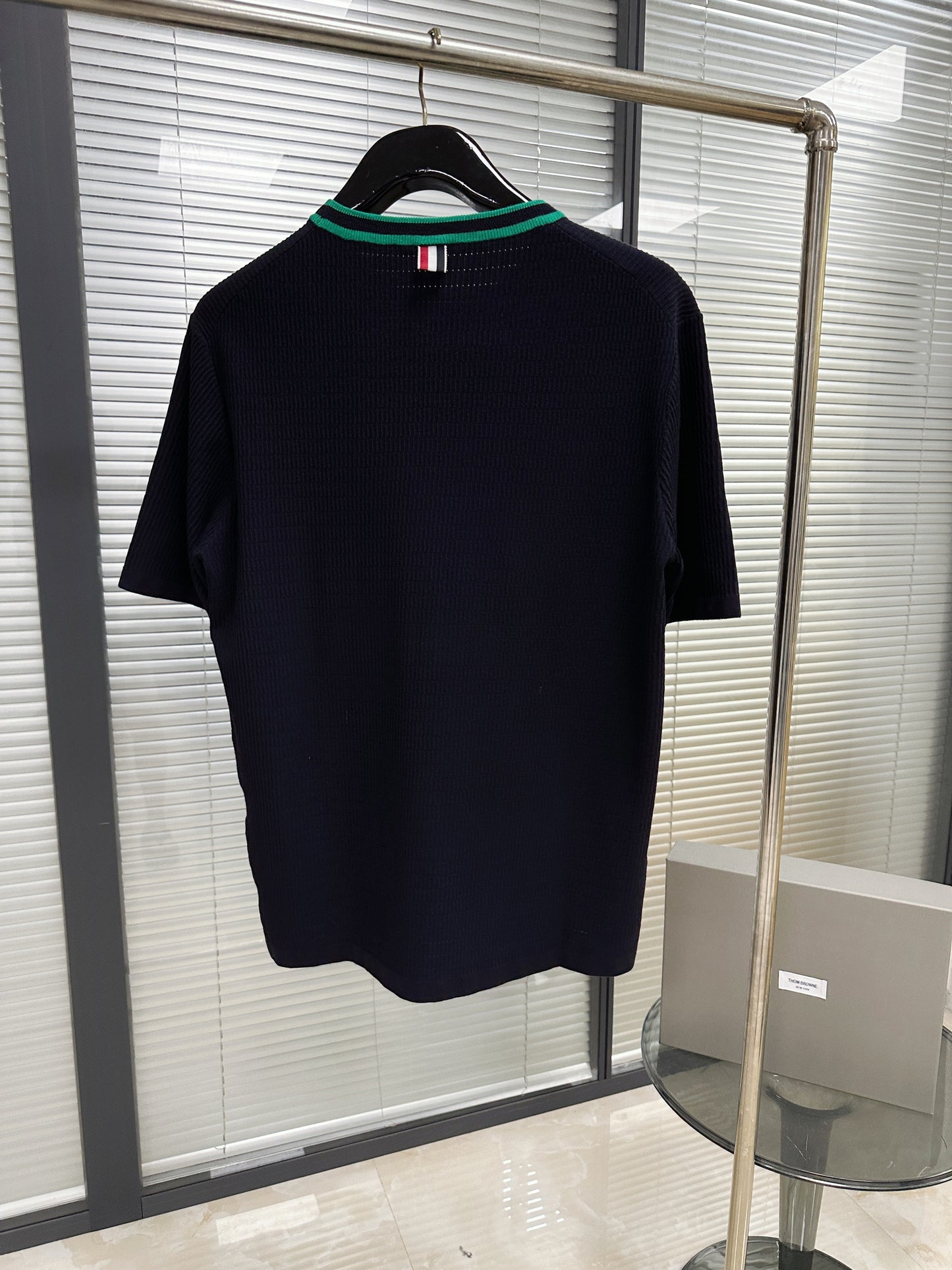 تي شيرت متعدد الألوان