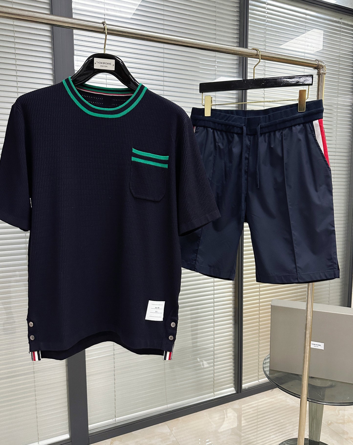 تي شيرت متعدد الألوان